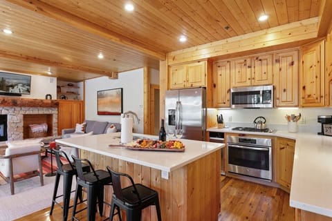Condo, 3 Bedrooms | Private kitchen | Coffee/tea maker, fridge, oven, toaster
