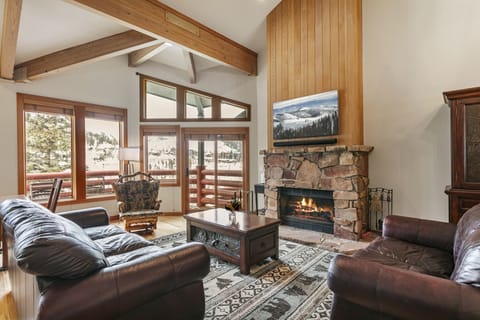 Condo, 2 Bedrooms | Living area | Smart TV