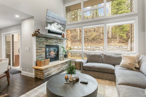 Condo, 3 Bedrooms | Living area | Smart TV, fireplace