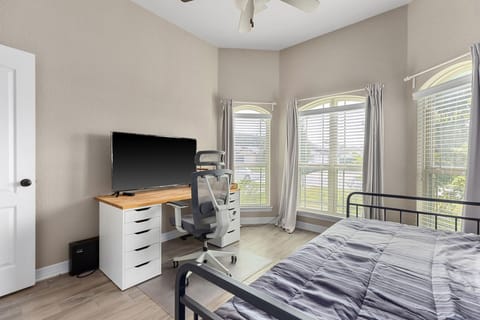 Office | Desk | 4K Smart TV | Twin Daybed with Twin trundle | TRUE Blackout Curtains