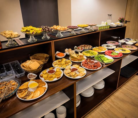 Free daily English breakfast