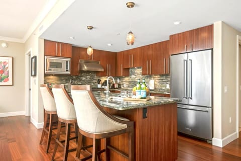 This breakfast bar ensures for smooth mornings and space for everyone to enjoy HKK-449