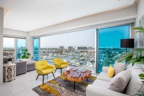 Condo, 1 King Bed (Nautico 8A) | Living area