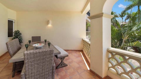 Apartment, Multiple Beds, Balcony, Partial Ocean View (Las Mañanitas LM C208) | Outdoor dining