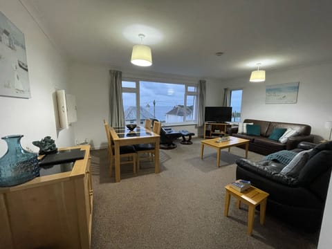 Apartment, 2 Bedrooms | Living area | 32-inch TV with digital channels, DVD player