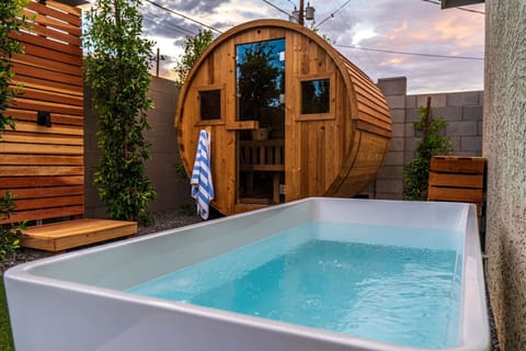 Outdoor spa tub