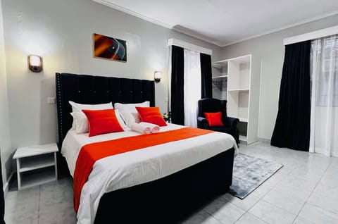 Deluxe Room, 1 King Bed, Private Bathroom | Iron/ironing board, free WiFi