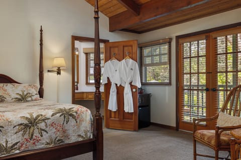 Deluxe Room, 1 King Bed (Honeymoon) | Iron/ironing board, free WiFi, bed sheets