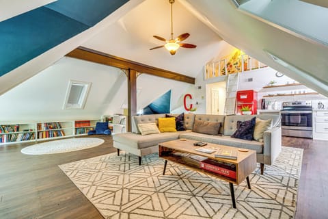 Little Rock Vacation Rental | 2BR | 1BA | 1,800 Sq Ft | Stairs Required
