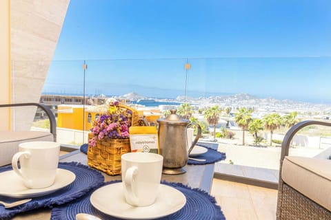 Apartment, Multiple Beds, Balcony, Ocean View (Mistiq 320) | Dining