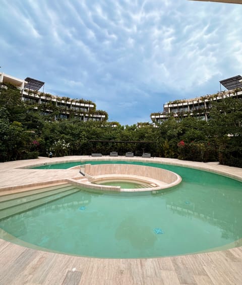 4 outdoor pools