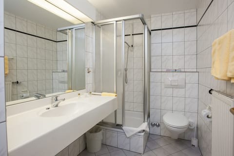 Comfort Double Room, Balcony, River View | Bathroom | Free toiletries, hair dryer, towels