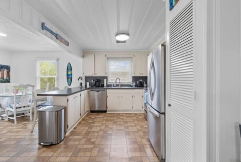Updated Kitchen with full size appliances