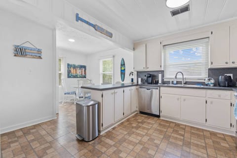 Updated Kitchen with full size appliances