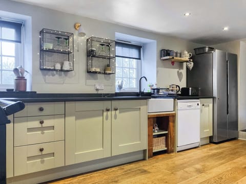 Kitchen | Grafog Farm Cottage, Groeslon Nr Caernarfon