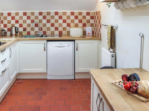 Kitchen | Cothi Cottage - Ffynnongrech Farm Cottages, Talley, near Llandeilo