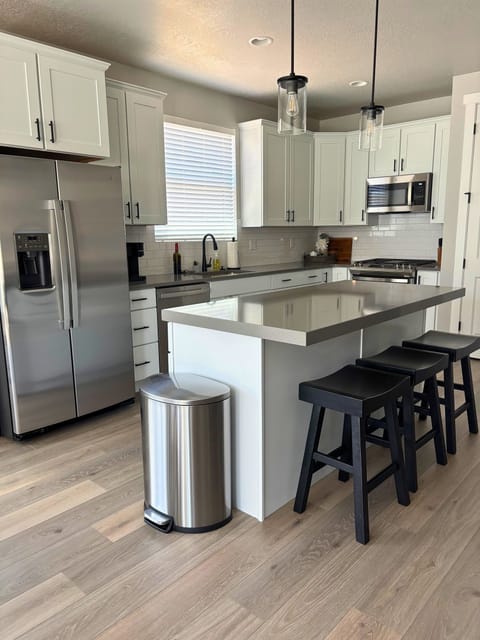 Kitchen & Dining Area