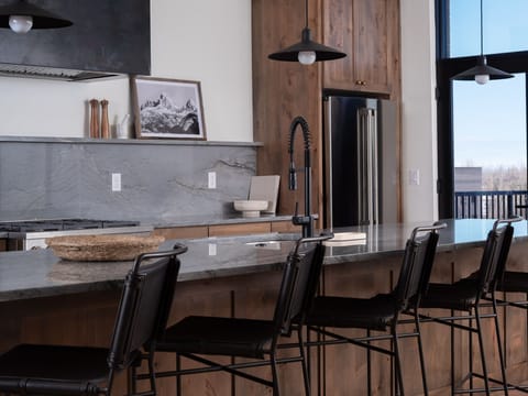 Grand (Penthouse) - Expansive island with bar seating and rich, natural finishes