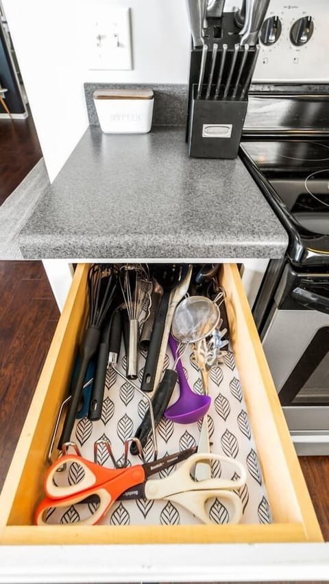 Open a drawer and find a full range of utensils—including scissors, whisks, spatulas, and more—to handle any recipe.