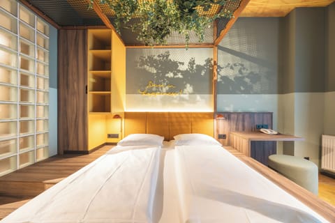 Classic Double Room, Balcony | Hypo-allergenic bedding, in-room safe, soundproofing, free WiFi