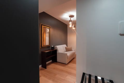 Deluxe Triple Room | In-room safe, blackout drapes, soundproofing, free WiFi