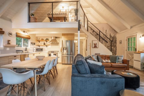 Beautifully modernized cabin in the woods