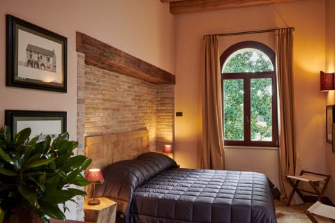 Deluxe Room | Blackout drapes, free WiFi, bed sheets