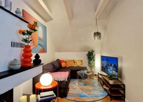 Dimmable lamps with adjustable color. 