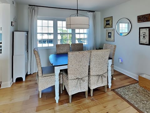 Dining Area - Seating for 6