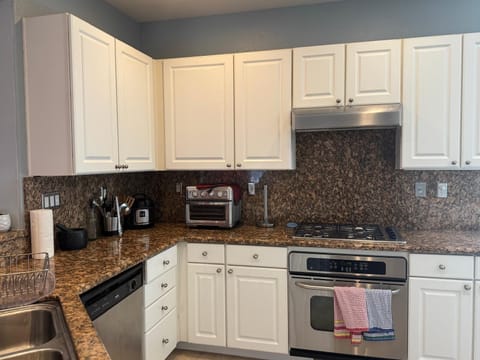 Apartment, 2 Bedrooms | Private kitchen