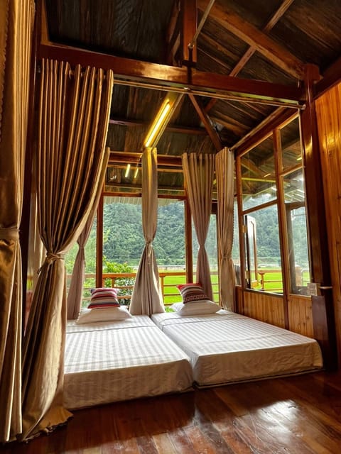 WiFi (free), bed sheets