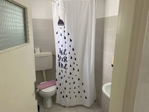 Comfort Apartment, City View | Bathroom | Slippers