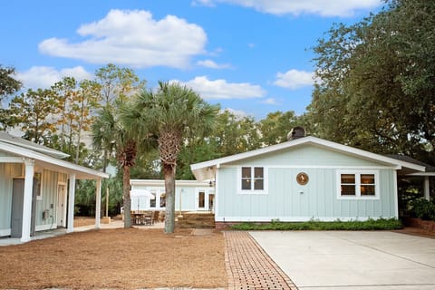 Welcome to It's A Shore Thing in Pawleys Island's North Litchfield neighborhood!