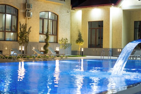 Seasonal outdoor pool