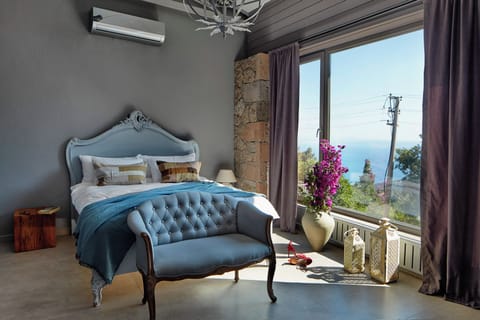 Deluxe Double Room, Sea View | Free WiFi, bed sheets