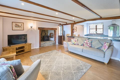 Coombe Cottage, Knowstone - Host & Stay