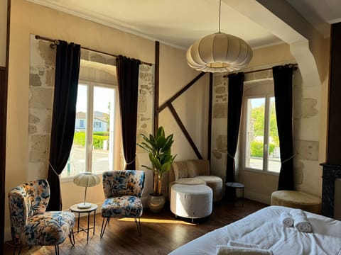 Junior Suite, 1 King Bed, Non Smoking, Private Bathroom | In-room safe, soundproofing, iron/ironing board, free WiFi