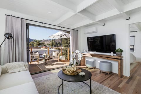 Seamless indoor-outdoor living with glass folding doors