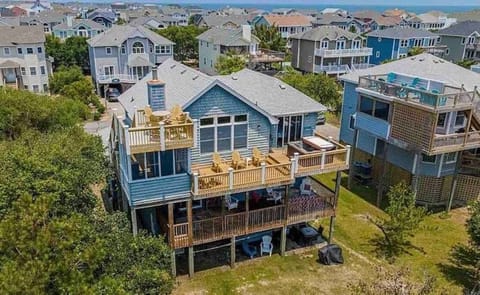 Spacious 7-bedroom family home in a quiet Corolla community with low traffic.