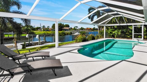 Sun loungers by the pool  – perfect for relaxed afternoons, a good book and the warm Florida sun.