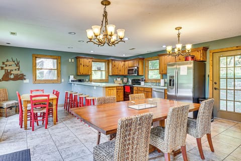 Dining Area | Dishware & Flatware | Main Floor