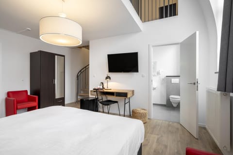 Desk, blackout drapes, iron/ironing board, free WiFi