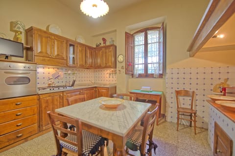 Villa, 5 Bedrooms, Private Pool (Primula) | Private kitchen | Full-size fridge, microwave, oven, stovetop