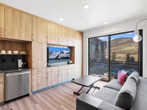 Studio with extra space for dining