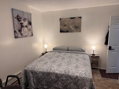 Queen bed, two nightstands with lamps, comfortable mattress and sheets. 