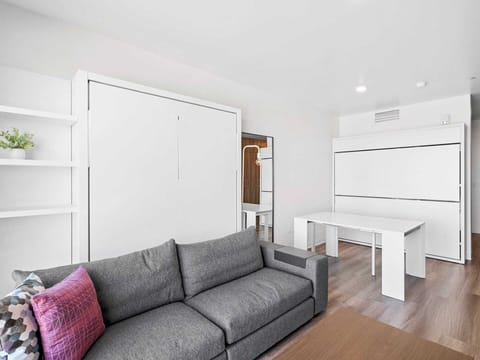 Studio with extra space for dining