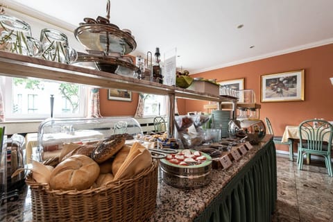 Daily buffet breakfast for a fee