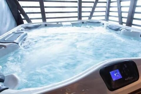 Indoor spa tub