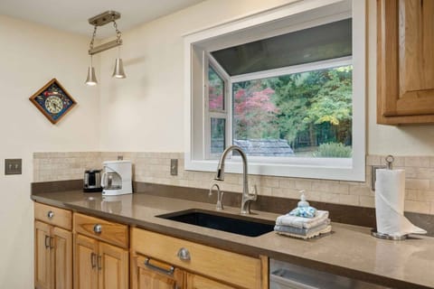 Coffee lovers are in luck as this rental provides coffee. There are also cute cafes a short drive away.