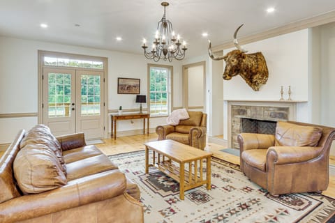 Middletown Vacation Rental | 3BR | 2.5BA | 3,000 Sq Ft | Stairs Required